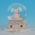 Globo de neve animal bonito da resina do urso